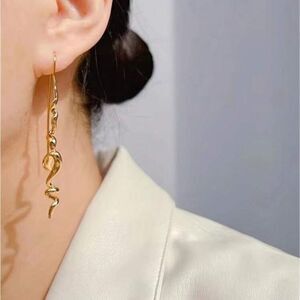 Twist Earrings A1332